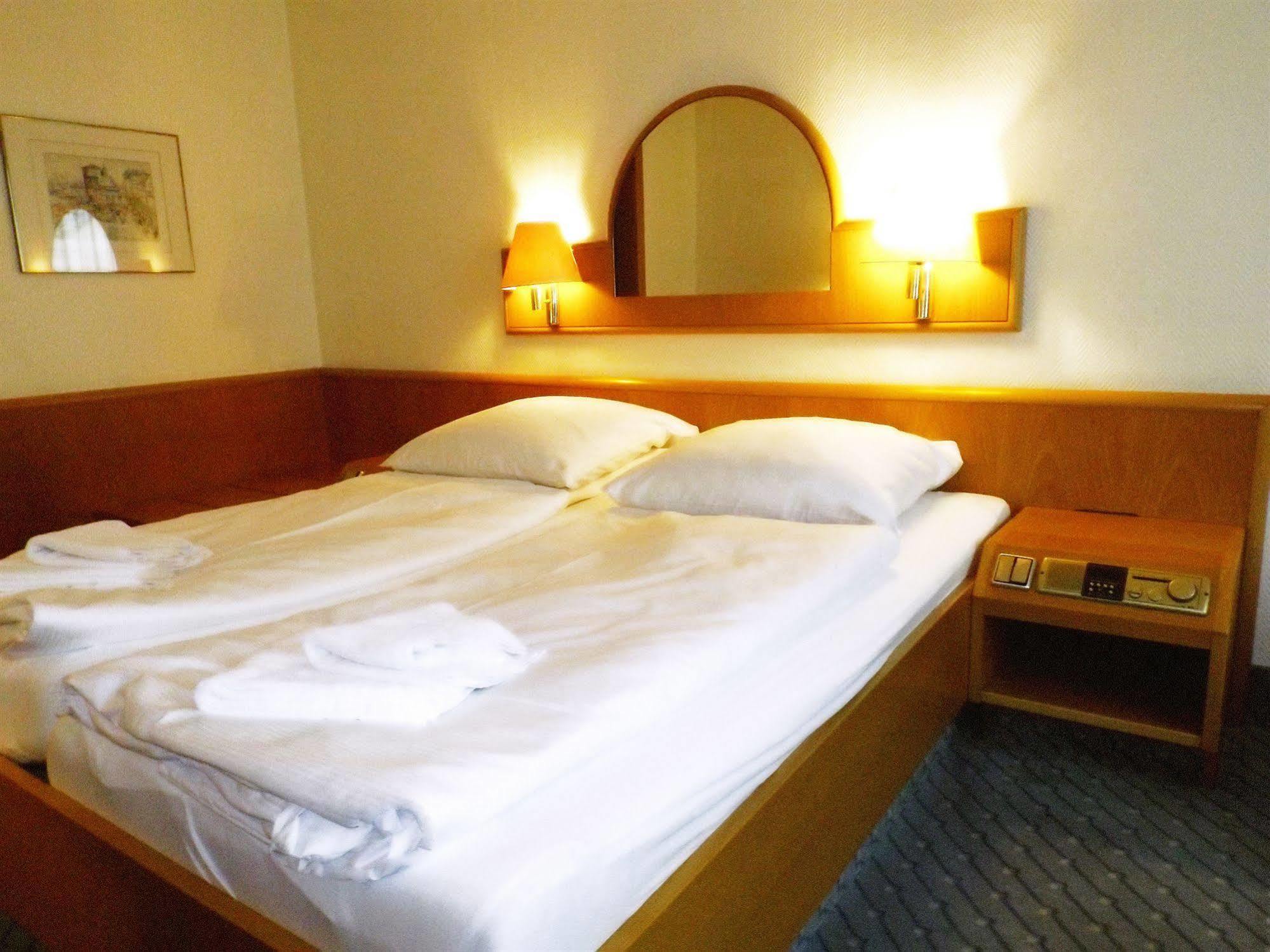 A1 Raststaette & Motel Hamburg-Stillhorn エクステリア 写真